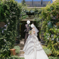 入り口から緑に包まれています。