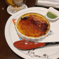 試食でいただいたクリームブリュレ。抹茶のソースつき。