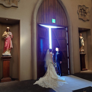 映ってませんが周りでゲストが見守っています|741677さんのSt. ヴァレンタイン福山/FIVESTAR WEDDINGの写真(2408693)