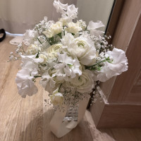 ウェディングドレスに合わせたブーケです
