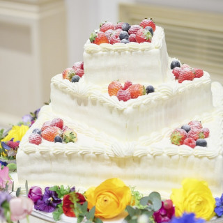 ケーキの周りもお花をたくさん飾っていただきました。