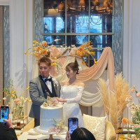 こだわった装花とウエディングケーキ