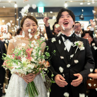 天気が悪かったのでカフェテリアで一斉フラワーシャワー