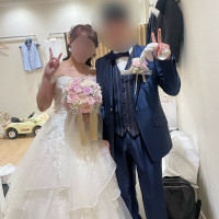 お色直しにて新郎はベストとタイをチェンジ。提携先に頼みました