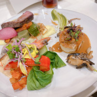 新郎新婦にも、式後の控室で料理を出してくれました！