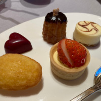 スイーツビュッフェ。数がたくさん用意されてました