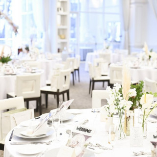 披露宴会場のテーブル