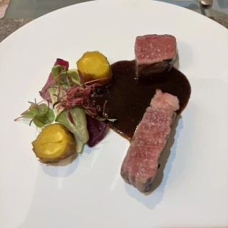 お肉はとても柔らかく、野菜も甘くて美味しい
