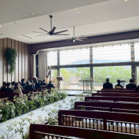 自然光の入る会場