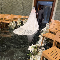 石造りの床にレースが映えます