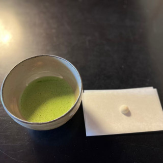 待ち時間に出して頂いたお抹茶とお茶菓子です