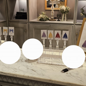 色当てクイズの物品を置いたスペースです。|742270さんの山手迎賓館(神戸)/テイクアンドギヴ・ニーズウェディングの写真(2550164)