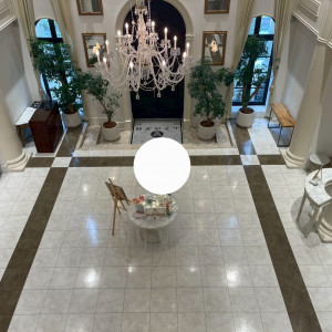 ロビーの全体図です。|742270さんの山手迎賓館（神戸）/テイクアンドギヴ・ニーズウェディングの写真(2551223)