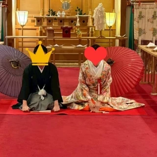 神殿でお辞儀ポーズ♥年賀状で使いたいと思っています