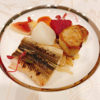 フォアグラと穴子のポワレ　マデラソース　スパイスをアクセント