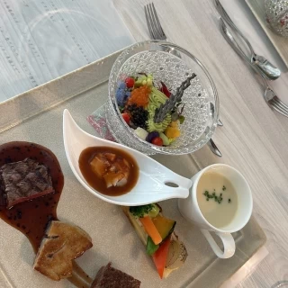 試食させて頂いた料理です。
盛り付けがとても良かったです。