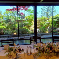 披露宴会場から庭が見えます。