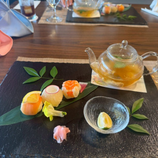 てまり寿司、土瓶蒸し