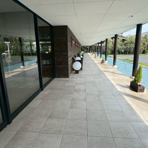 会場入り口からチャペルまでの通路|742572さんのヴィラルーチェの写真(2437375)