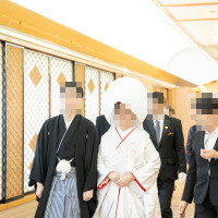 挙式会場まで組子障子がある廊下を歩いて入場します