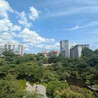 本館から見た庭園