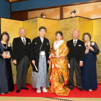 披露宴会場の金屏風前（挙式当日の撮影です）