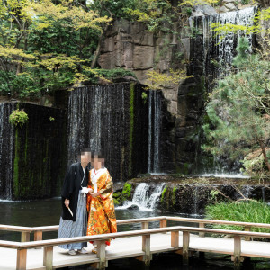 滝前（挙式当日の撮影です）|742661さんのホテル雅叙園東京の写真(2545899)