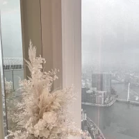 高層階で東京の景色を遠くまで見渡せます