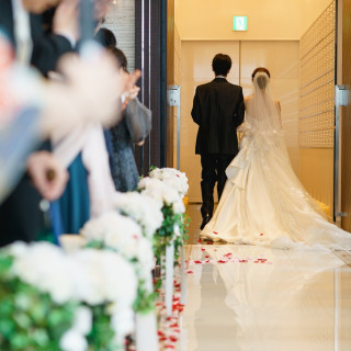 新郎新婦がチャペルから退場します