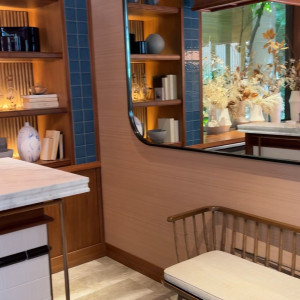 大きな鏡があり、ゲストがここで姿チェックができる|742740さんのBLEU GRACE OSAKA(ブルーグレース大阪)●BRASSグループの写真(2555825)