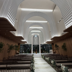 天井が高いチャペル|742740さんのBLEU GRACE OSAKA(ブルーグレース大阪)●BRASSグループの写真(2555826)