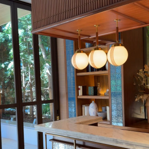 ウェルカムスペースにも日の光が入るので明るい印象|742740さんのBLEU GRACE OSAKA(ブルーグレース大阪)●BRASSグループの写真(2555816)