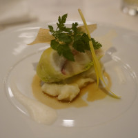 的鯛のキャベツ包み　鶏のジュとシェリーヴィネガー