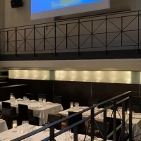 会場