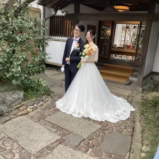 歴史を感じる入り口で記念の一枚です