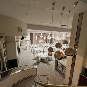 階段から見た挙式会場|742959さんのCasa Noble OSEIRYU（カーザノーブレオセイリュウ）の写真(2404686)