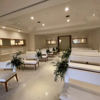 白を基調とした洗礼されたチャペル