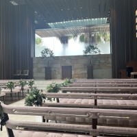 挙式会場には自然光が入り明るい雰囲気でした。