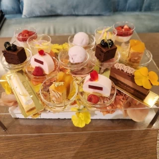 試食会のケーキブッフェ