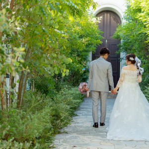 会場の門を入ると小道があり、
そこに写真飾ることもできます|743185さんのアーヴェリール迎賓館(姫路)/テイクアンドギヴ・ニーズウェディングの写真(2544816)