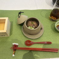 赤飯と季節のお豆腐です