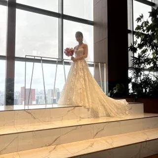 雨が降っていましたがドレスをきれいに映してくれています