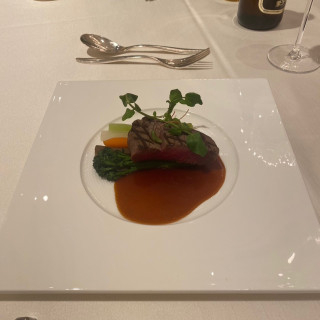 洋中のコース料理です