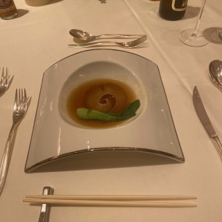洋中のコース料理です