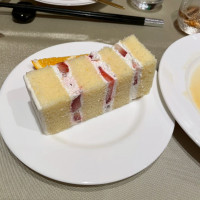 ケーキはカットしてくれます。