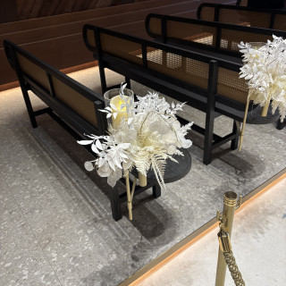 チャペルの椅子、お花