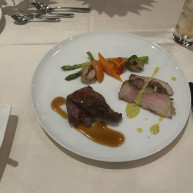 メインのお肉は豚肉と牛肉とあり、とってもおいしかったです