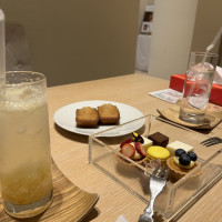 ケーキ　一部デザートビュッフェに並ぶ
