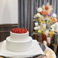 雨で使わなくなったフラワーシャワー用の生花を飾りました