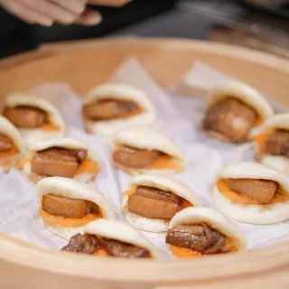ブュッフェはデザートだけでなく食事もあって好評でした